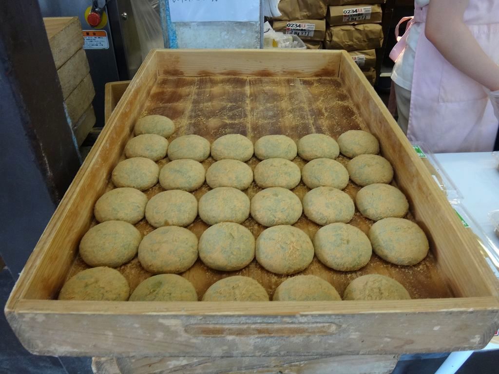 中谷堂 奈良市 有名な高速餅つきでつかれるよもぎ餅は絶品 ウィローの湯煙 食べ物日記