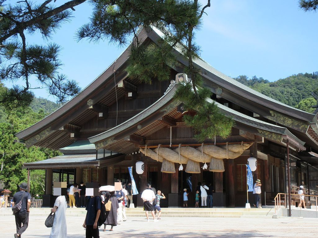 出雲大社 島根県出雲市 いざ本殿へ ここにも大国主大神を慕うウサギの姿が ウィローの湯煙 食べ物日記